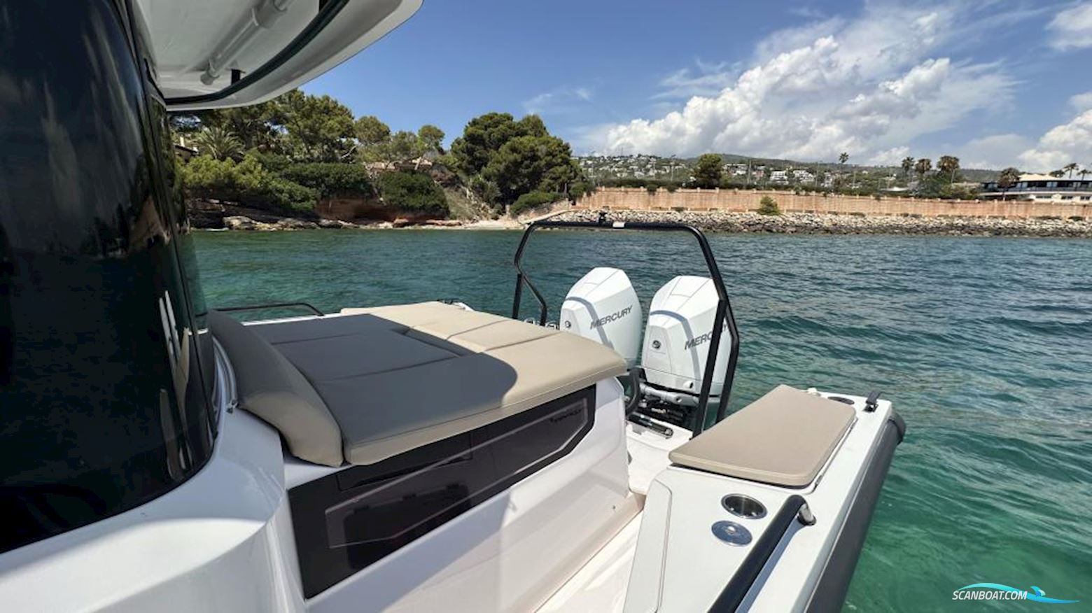 Axopar 37 Cross Cabin