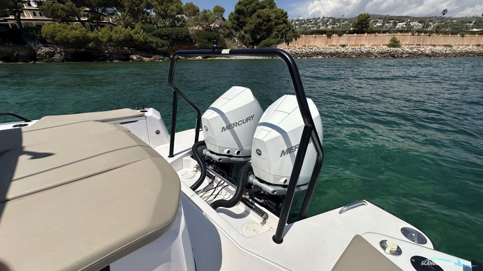 Axopar 37 Cross Cabin