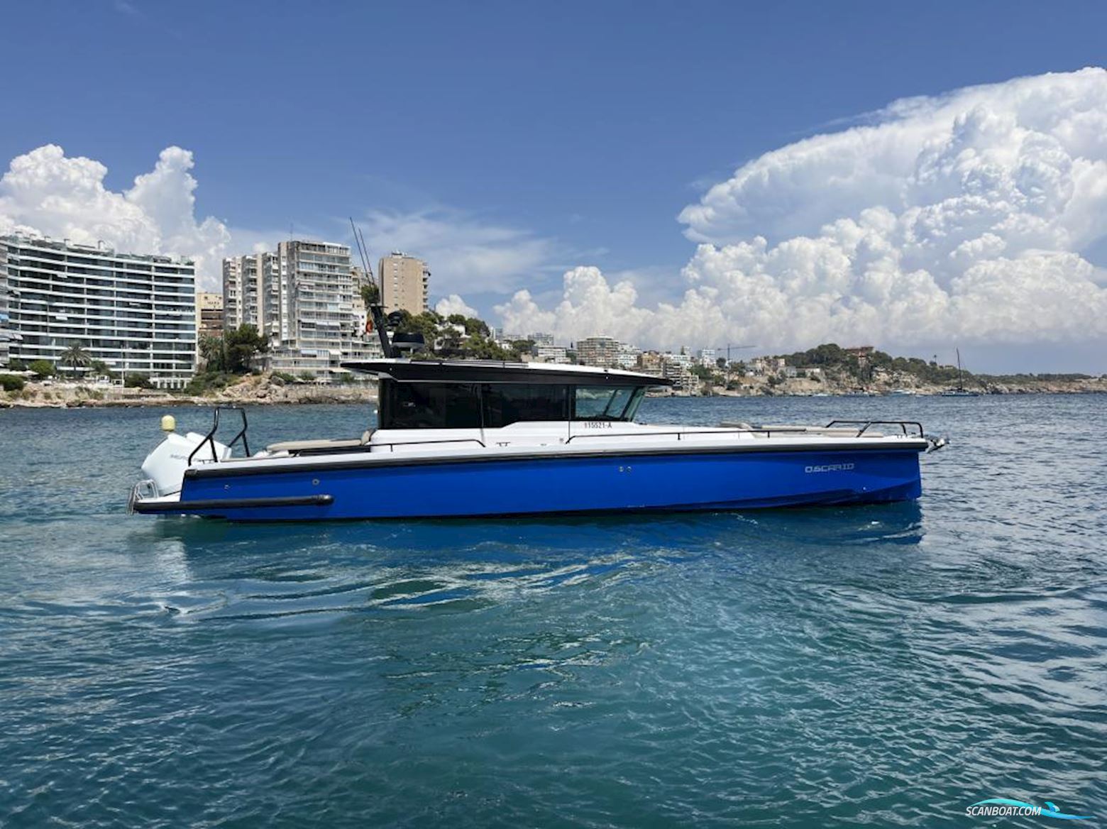 Axopar 37 Cross Cabin