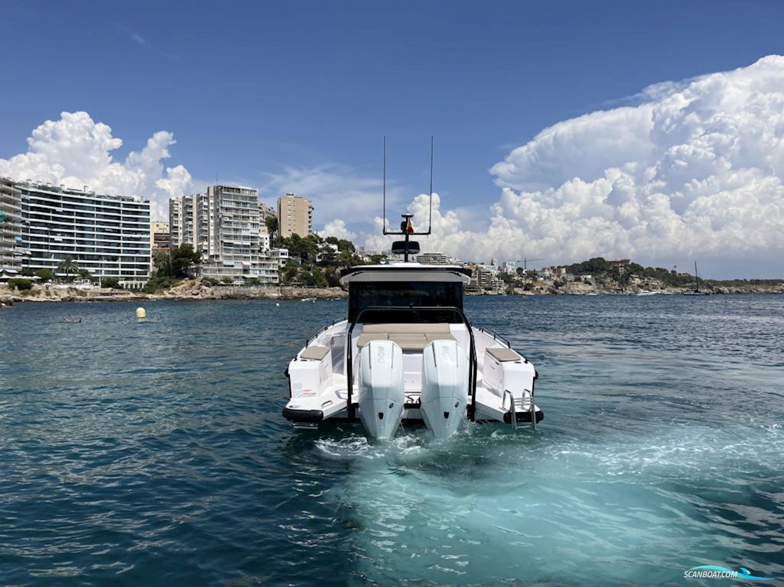 Axopar 37 Cross Cabin