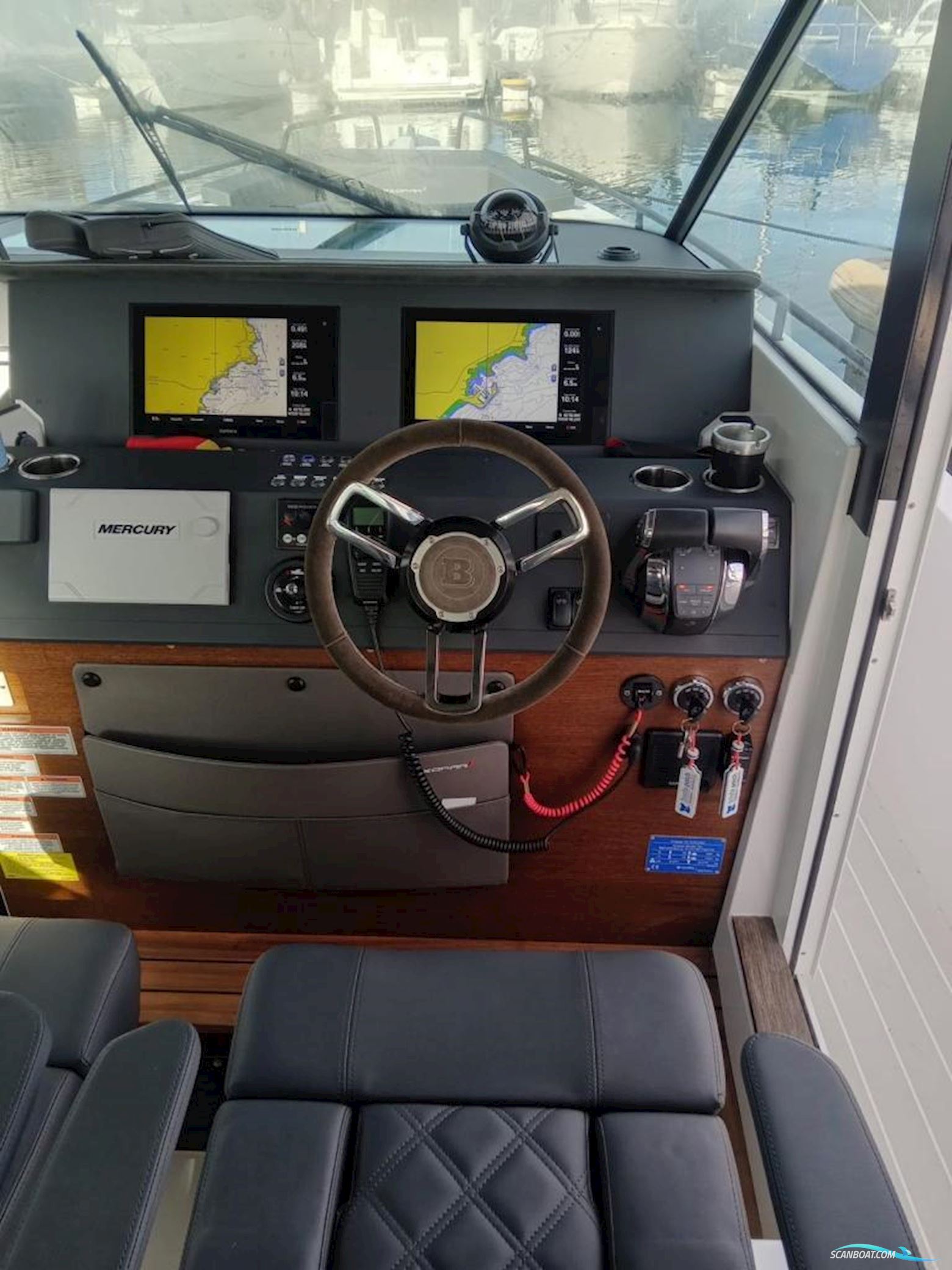 Axopar 37 Sports Cabin