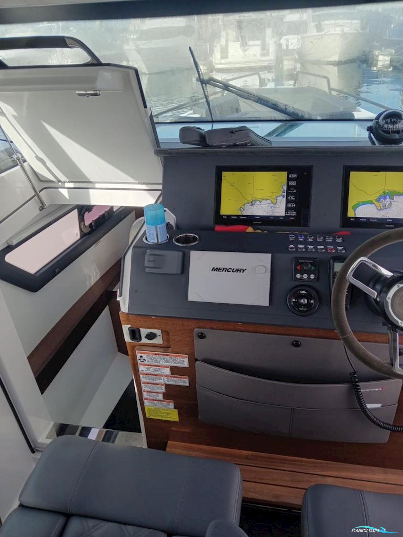 Axopar 37 Sports Cabin