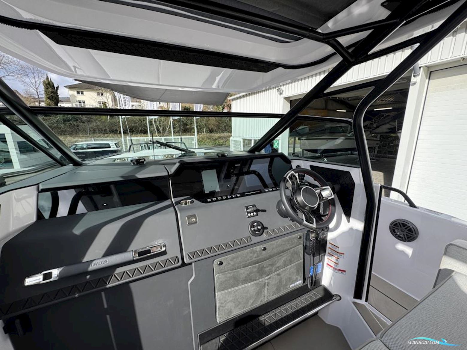 Axopar 37 Sun Top - Iconic Edition