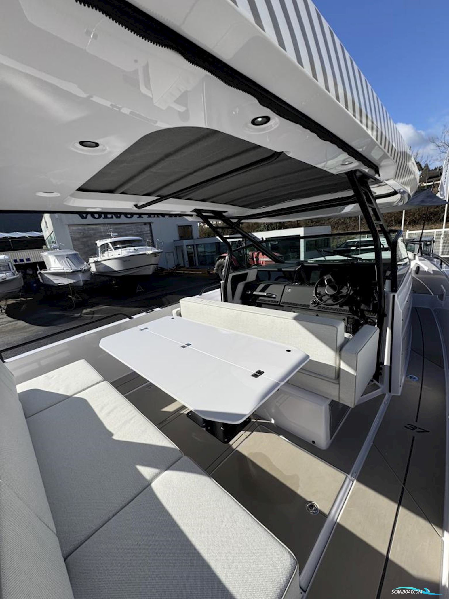 Axopar 37 Sun Top - Iconic Edition