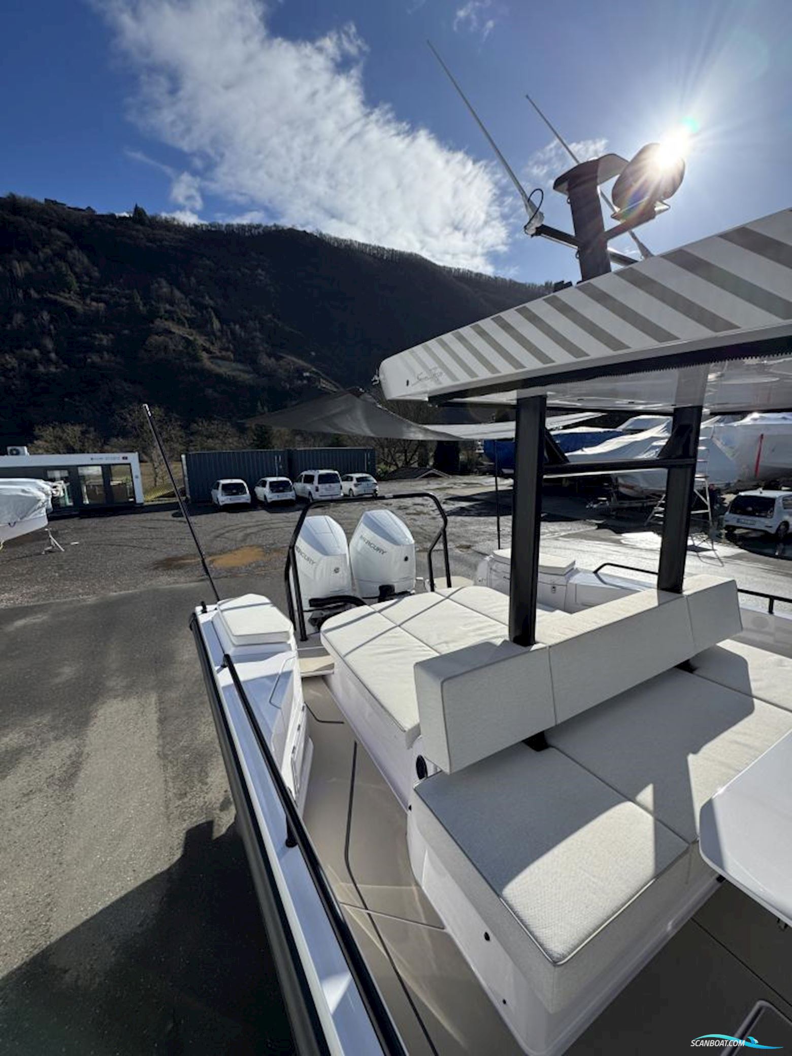 Axopar 37 Sun Top - Iconic Edition