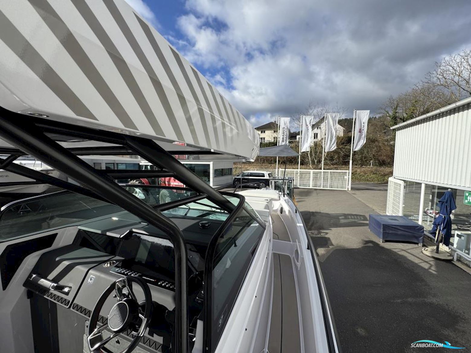 Axopar 37 Sun Top - Iconic Edition