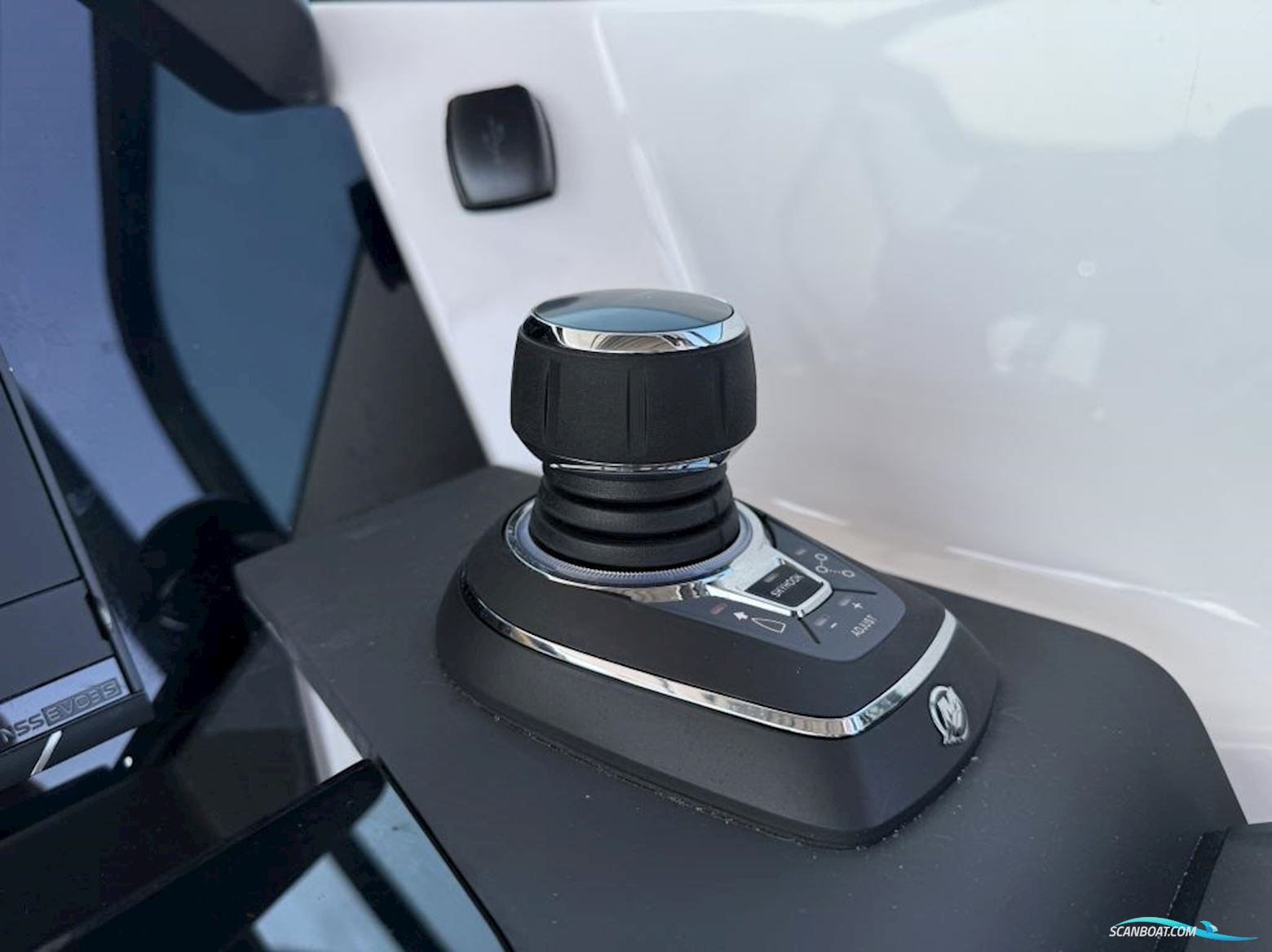 Axopar 37 Sun-Top - Reserviert