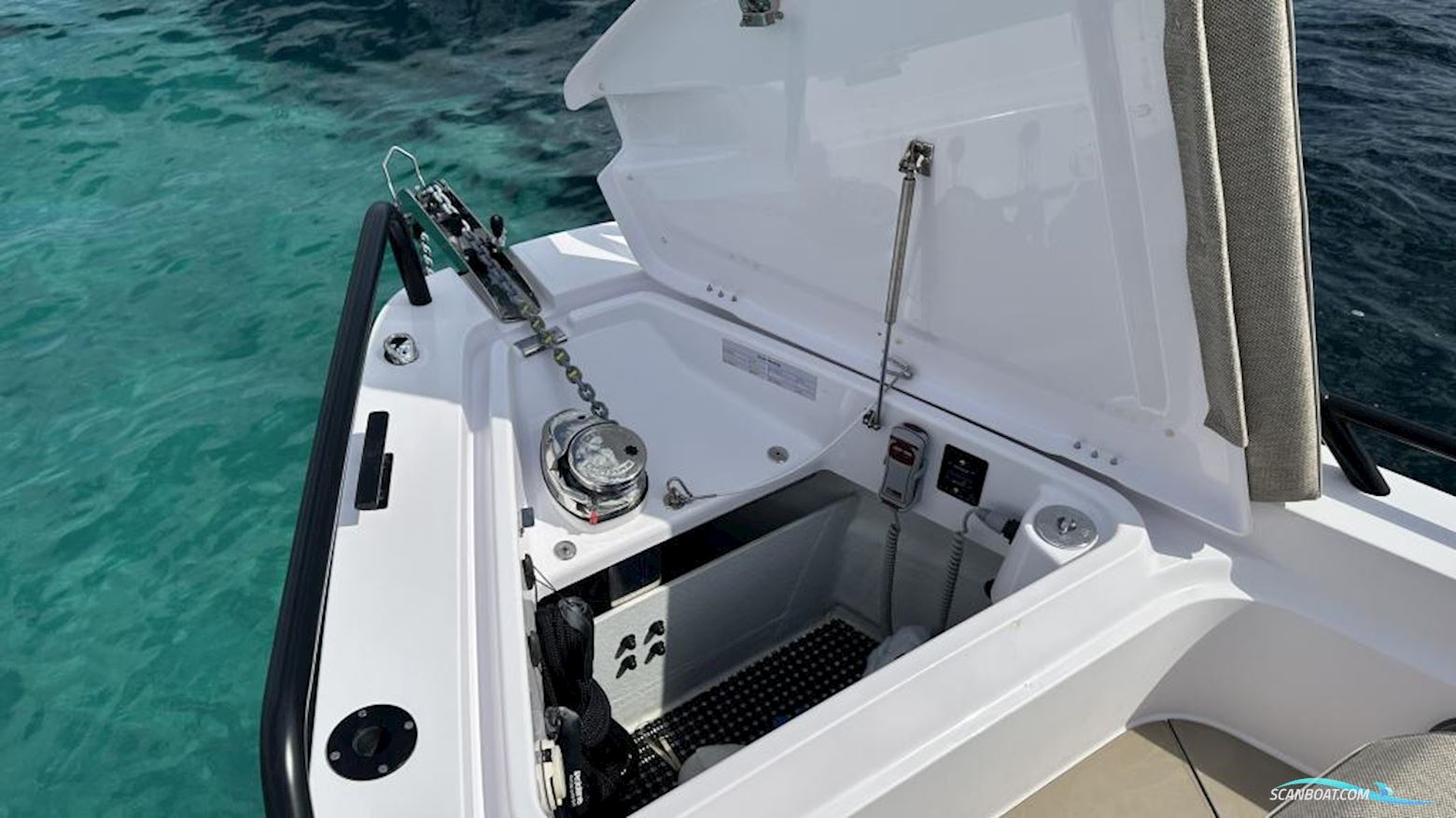 Axopar 37 Sun-Top