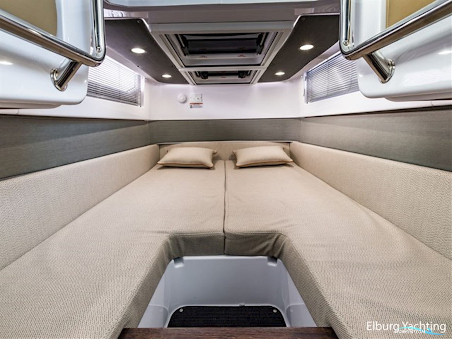 Axopar 37 XC Cross Cabin - Brabus