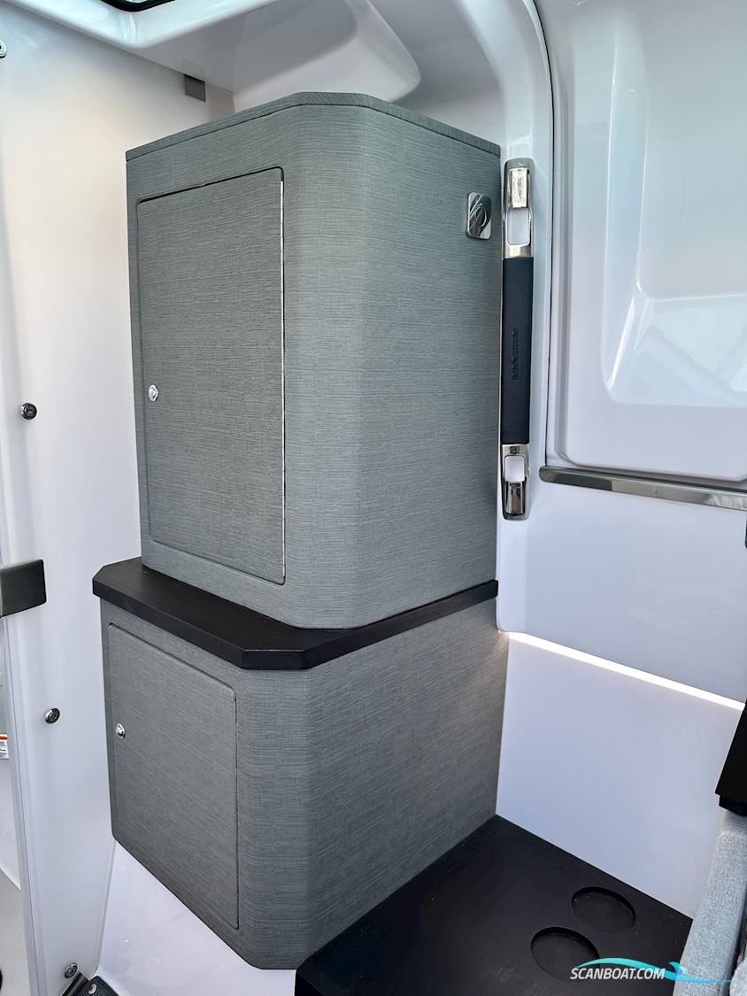 Axopar 37 XC Cross Cabin Brabus