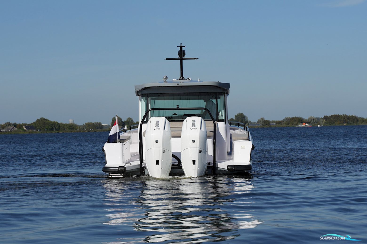 Axopar 37 XC Cross Cabin Mediterrana Edition