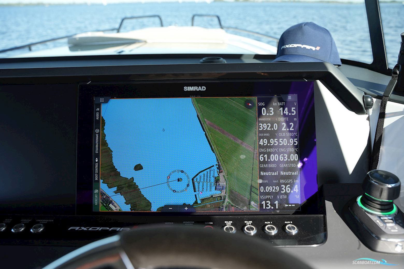 Axopar 37 XC Cross Cabin Mediterrana Edition