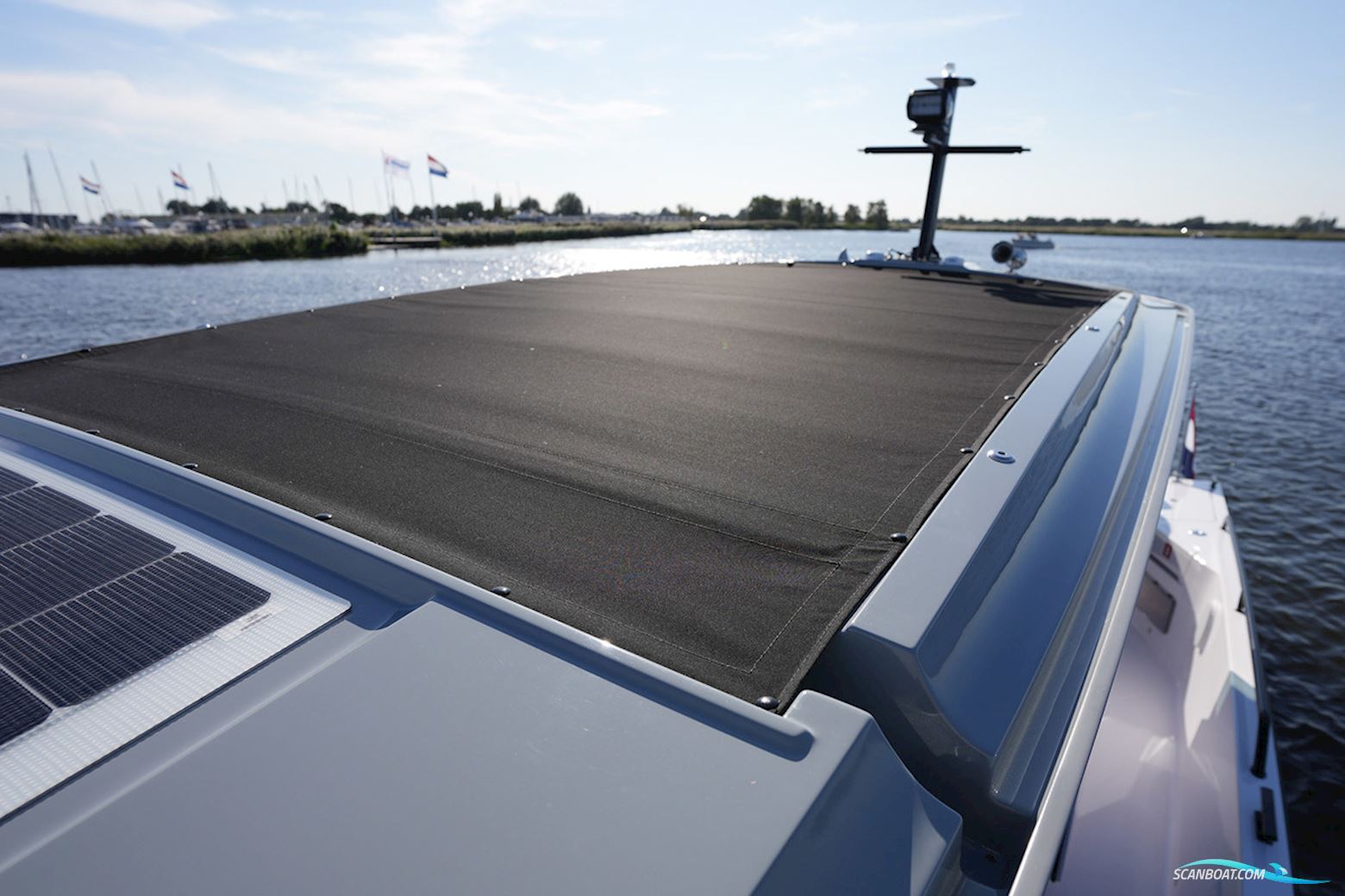 Axopar 37 XC Cross Cabin Mediterrana Edition