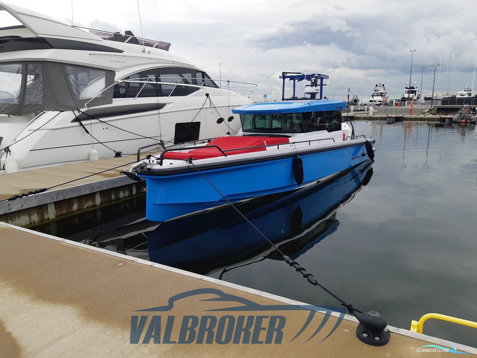 AXOPAR 37 XC Cross Cabin