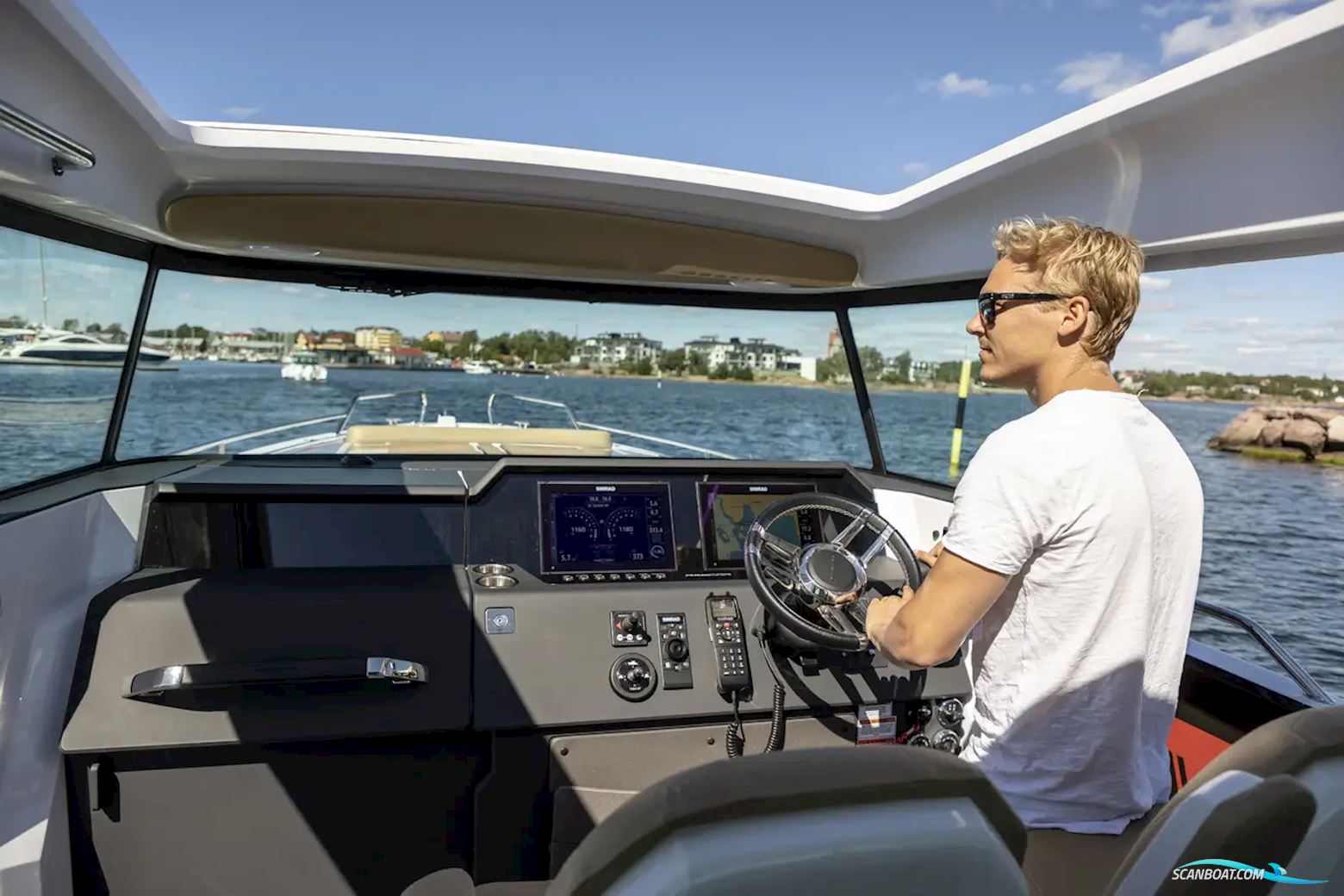 AXOPAR 37 XC Cross Cabin