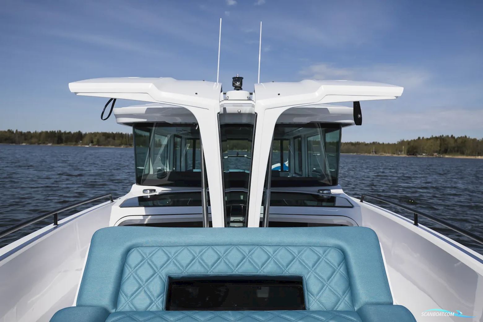 AXOPAR 37 XC Cross Cabin