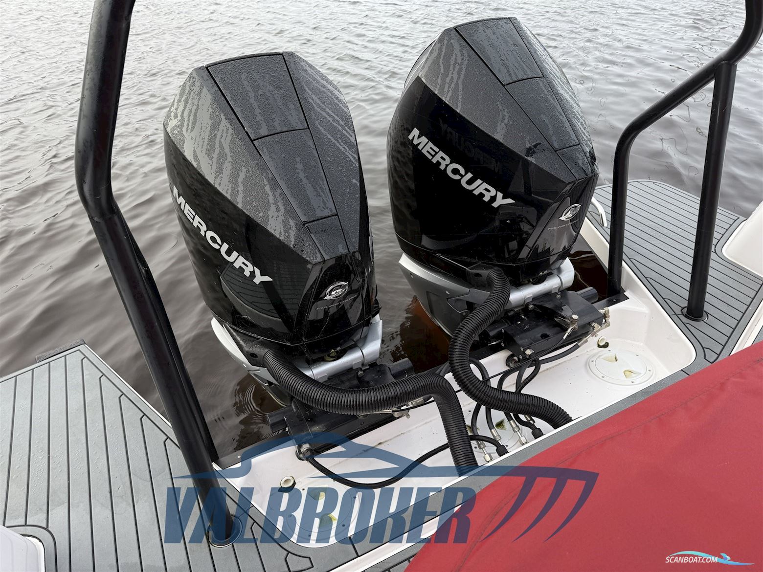 AXOPAR 37 XC Cross Cabin