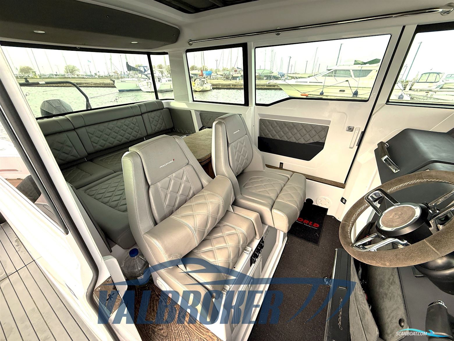 AXOPAR 37 XC Cross Cabin