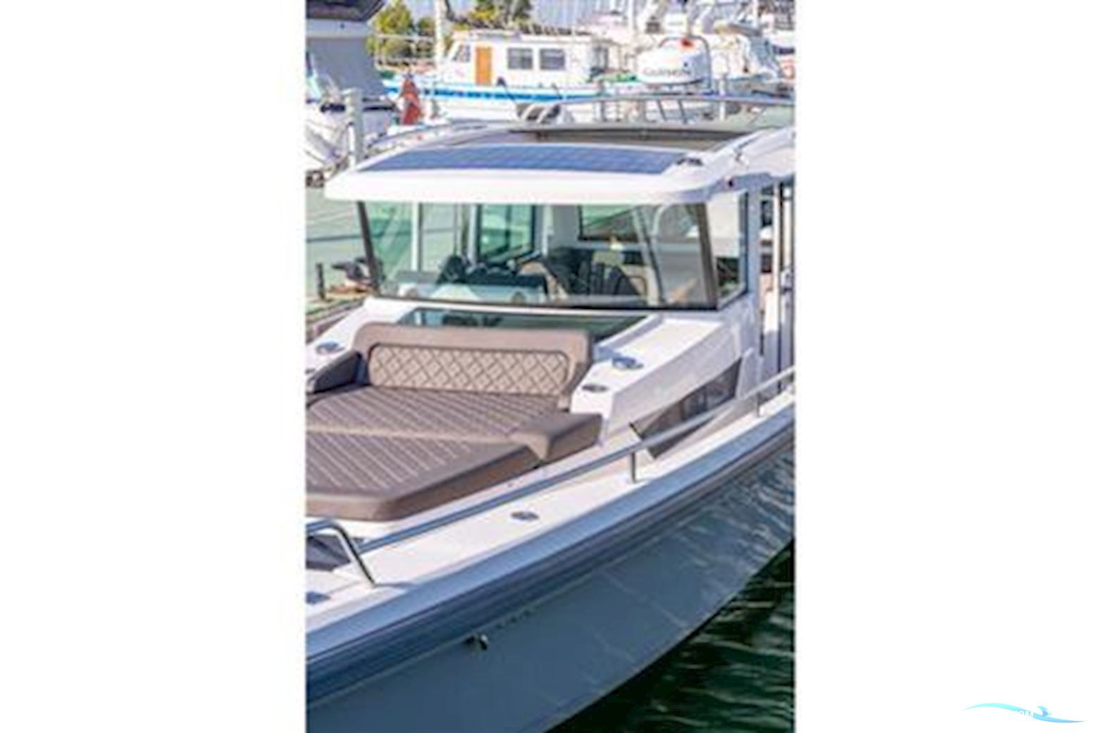 AXOPAR 37 XC Cross Cabin