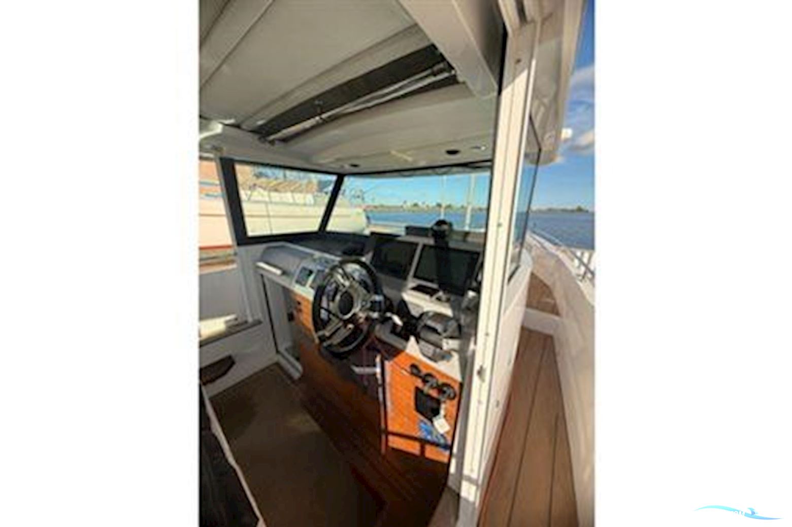 AXOPAR 37 XC Cross Cabin