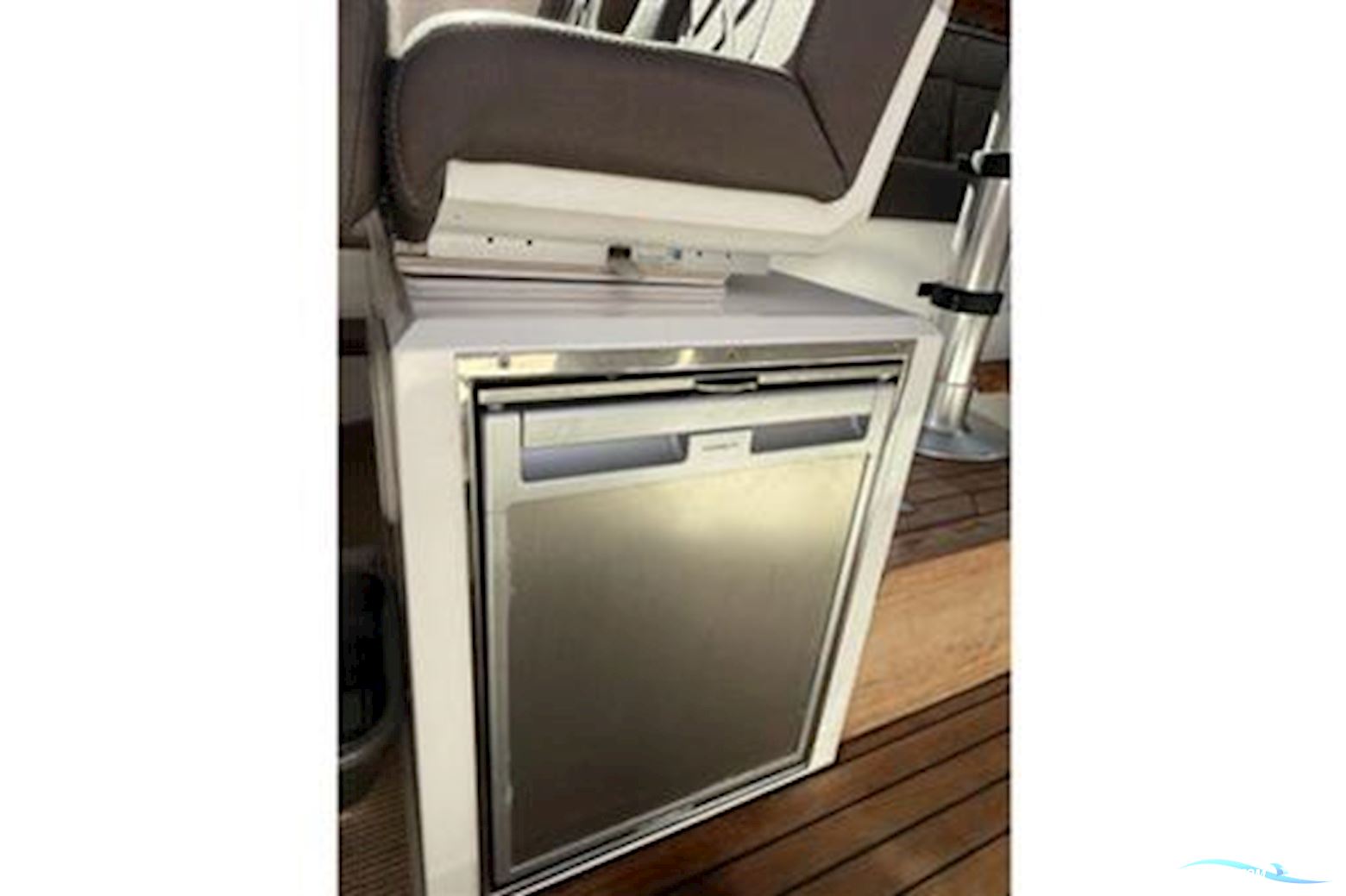 AXOPAR 37 XC Cross Cabin