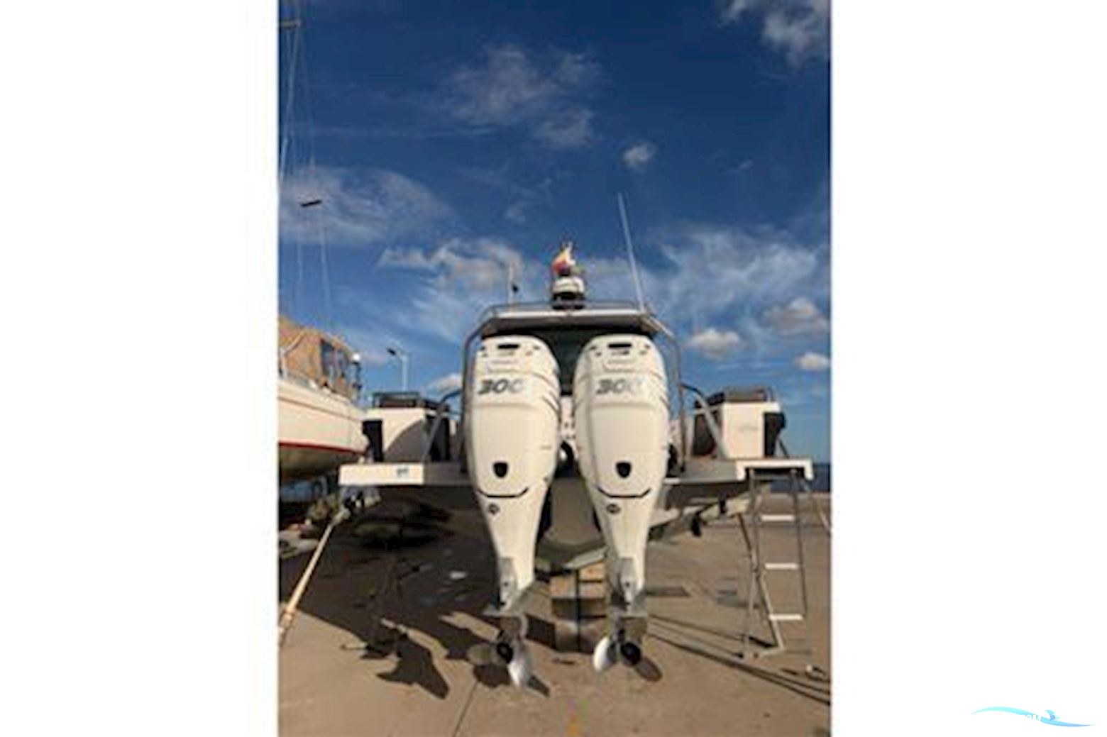 AXOPAR 37 XC Cross Cabin