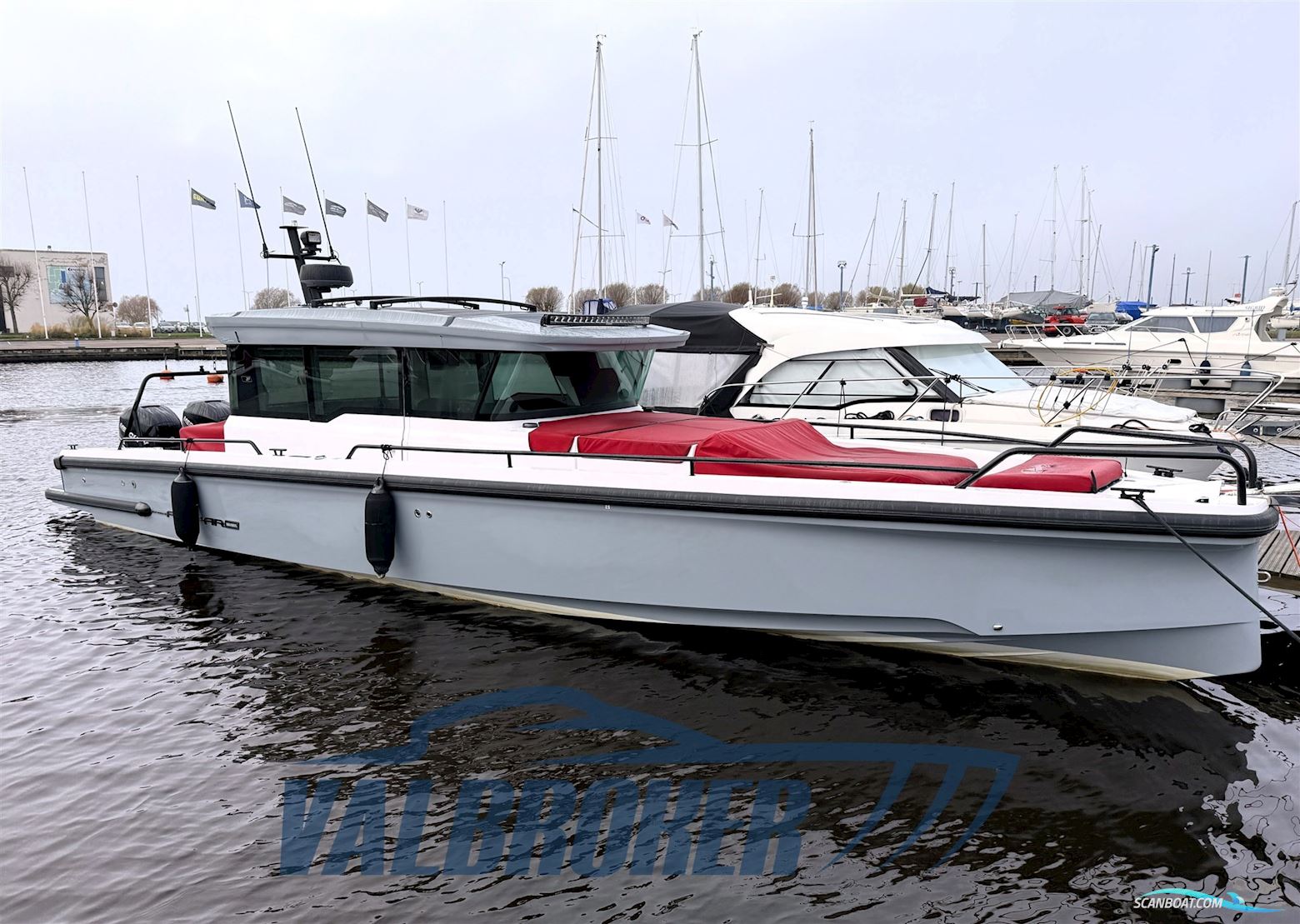 Axopar 37 XC Cross Cabin