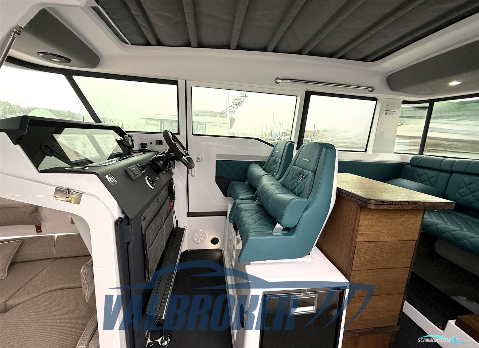 Axopar 37 XC Cross Cabin