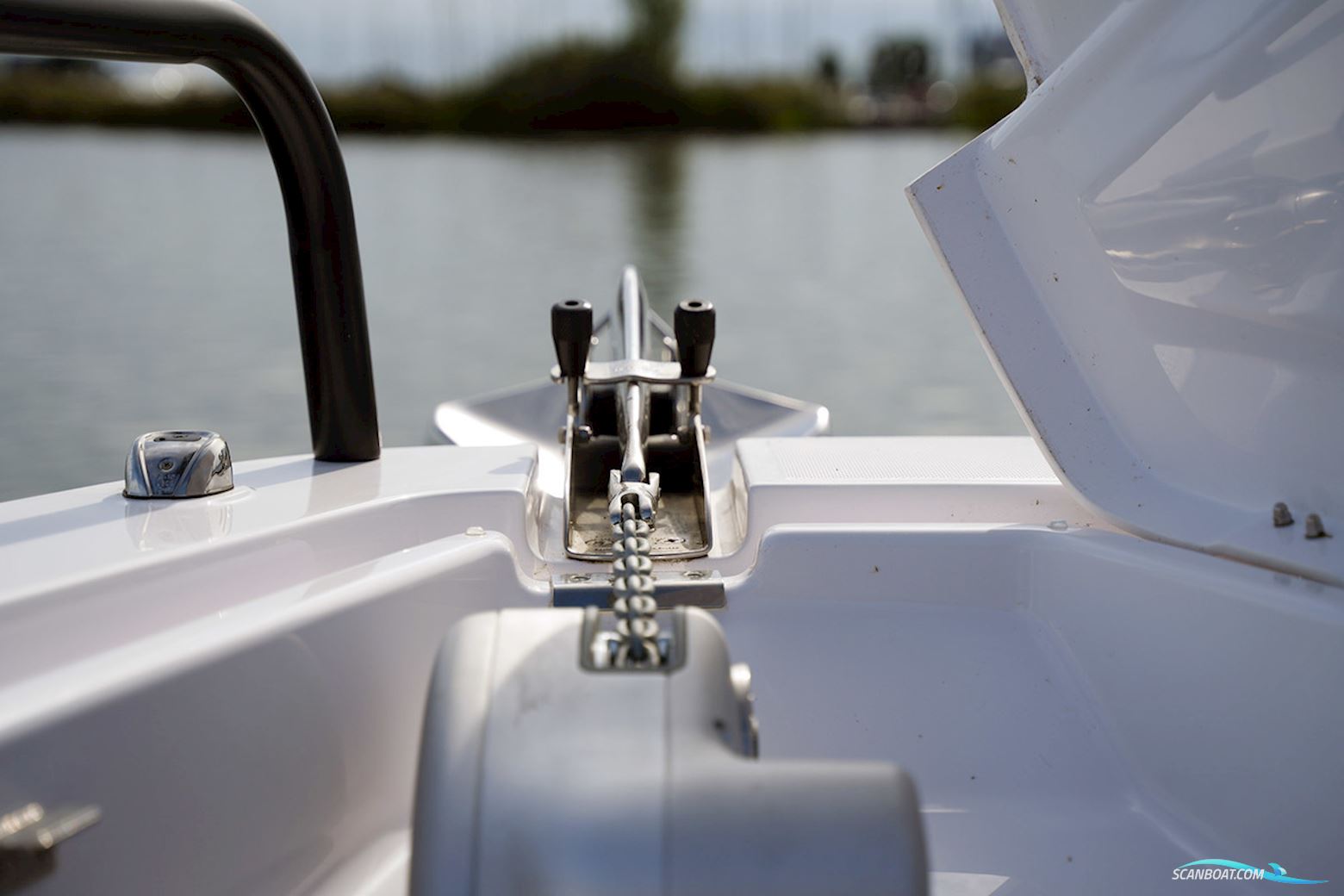 Axopar 37 XC Cross Cabin