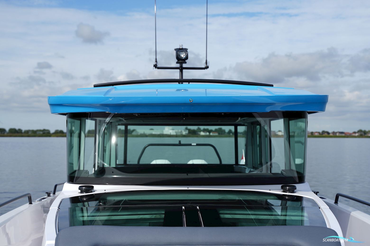 Axopar 37 XC Cross Cabin