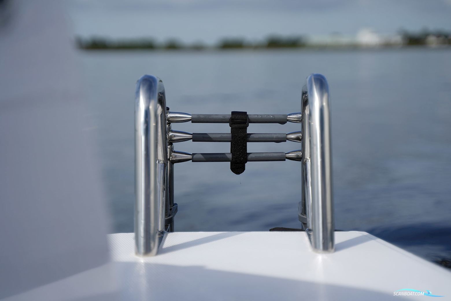 Axopar 37 XC Cross Cabin