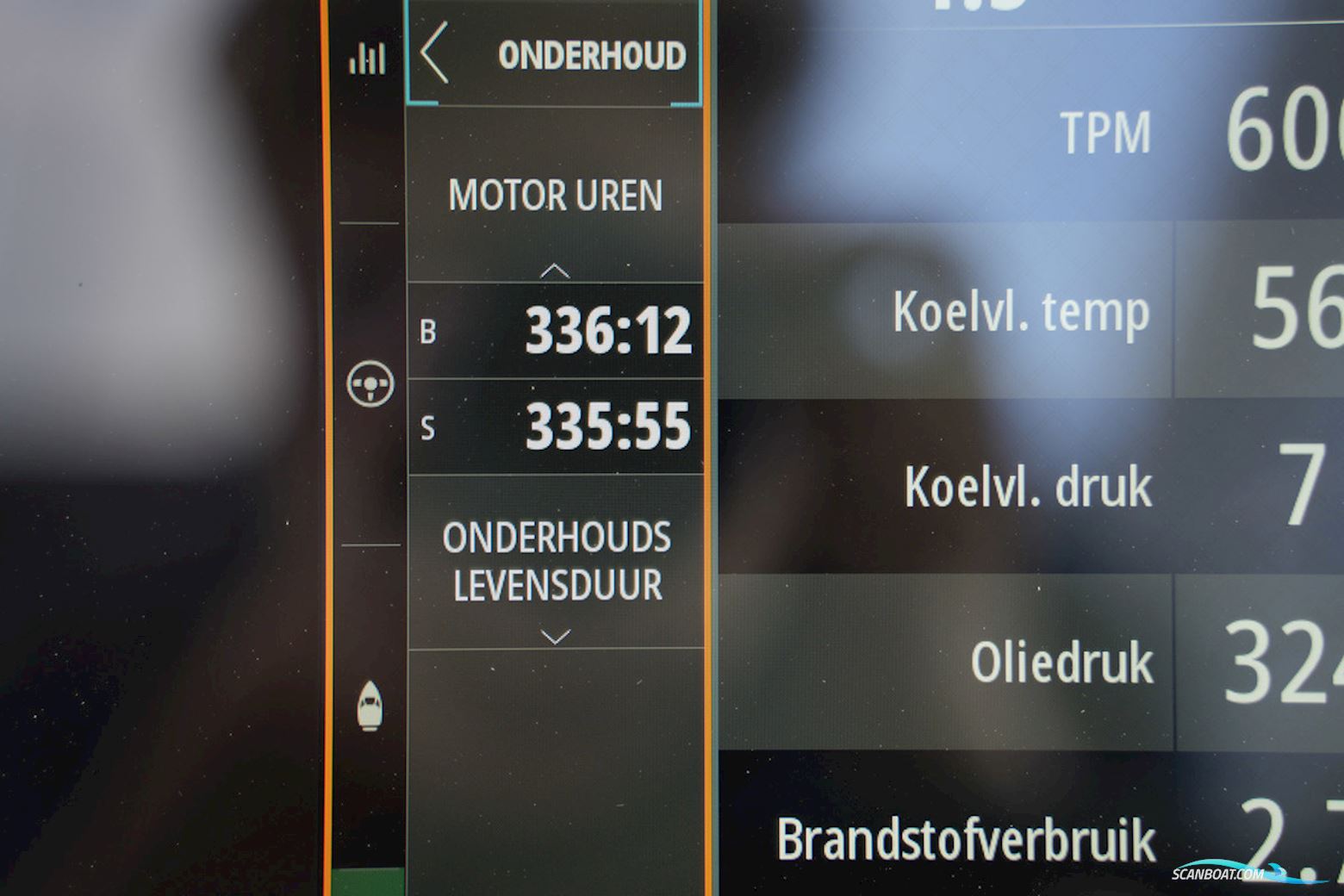 Axopar 37 XC Cross Cabin