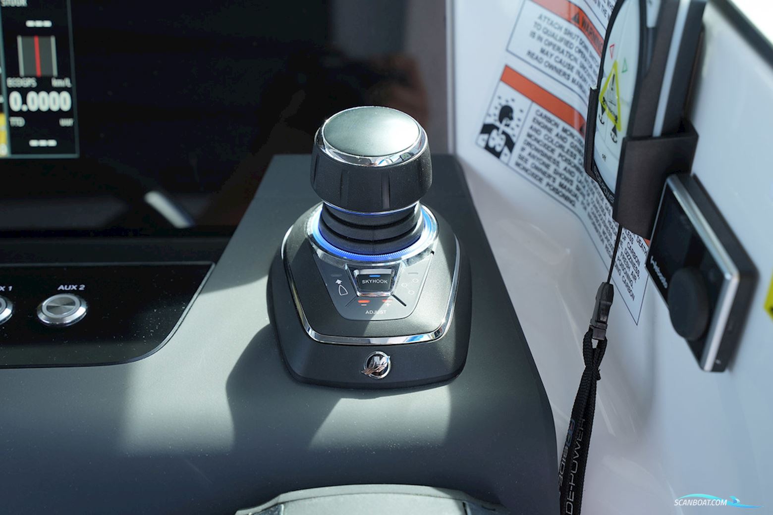 Axopar 37 XC Cross Cabin