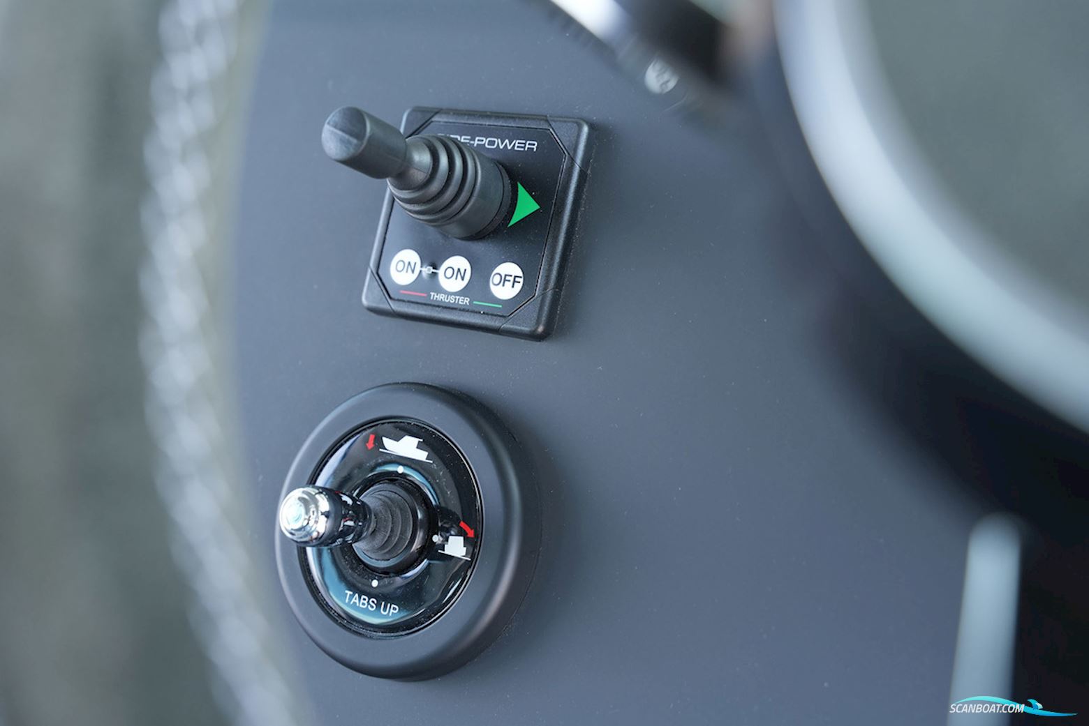 Axopar 37 XC Cross Cabin