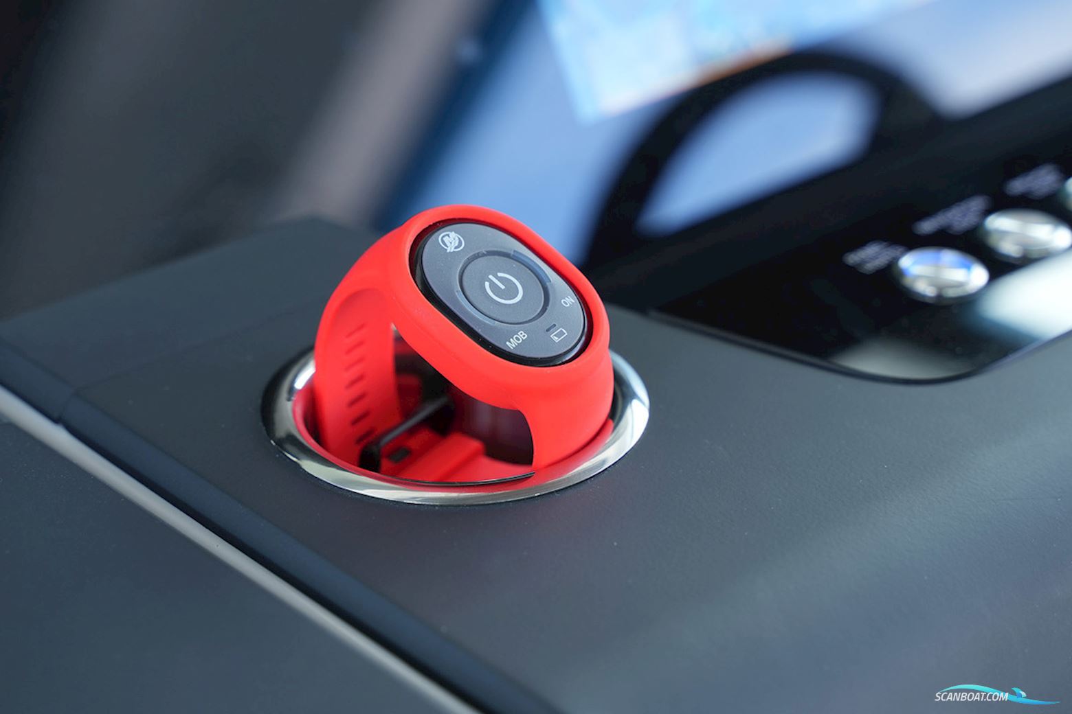 Axopar 37 XC Cross Cabin