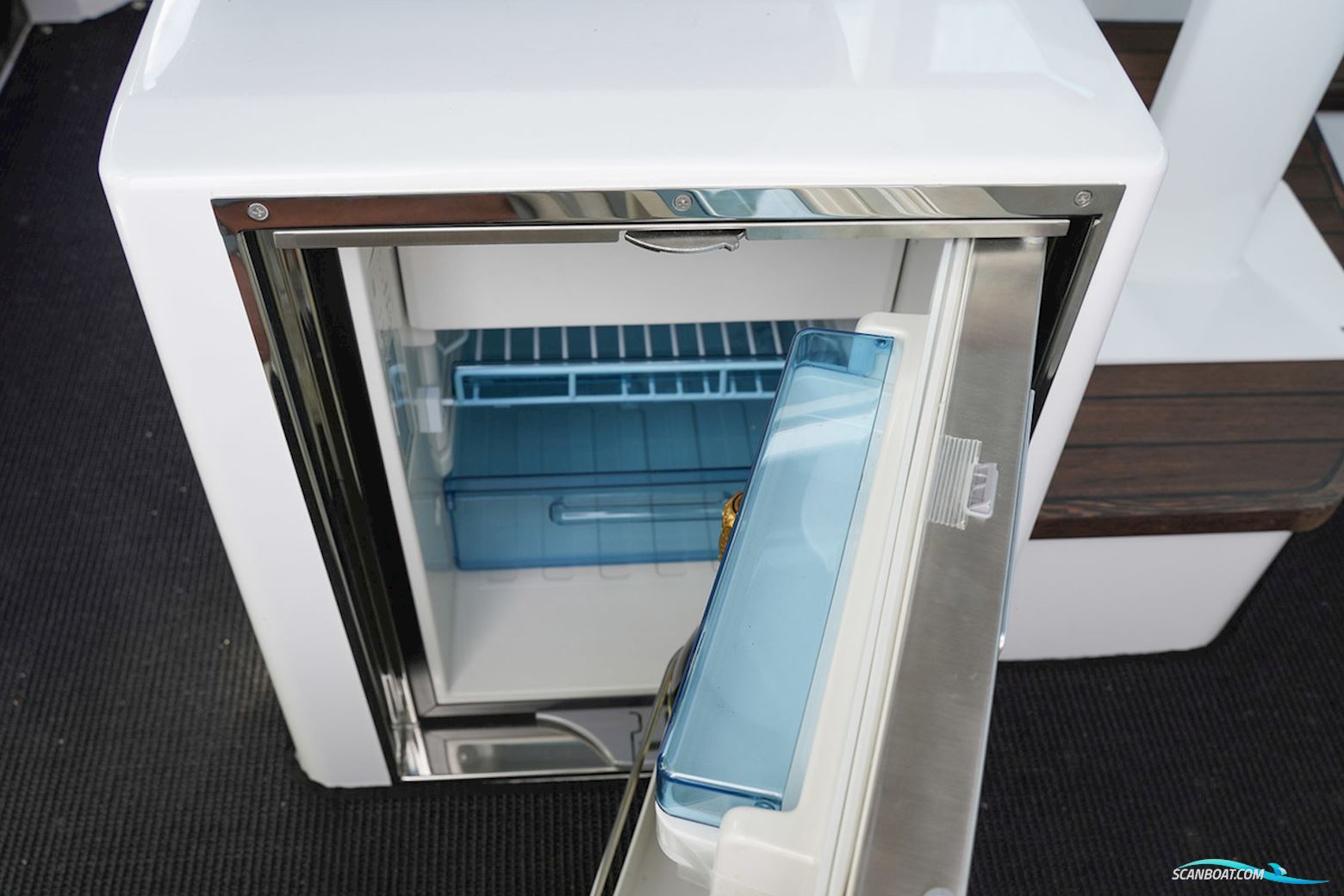 Axopar 37 XC Cross Cabin