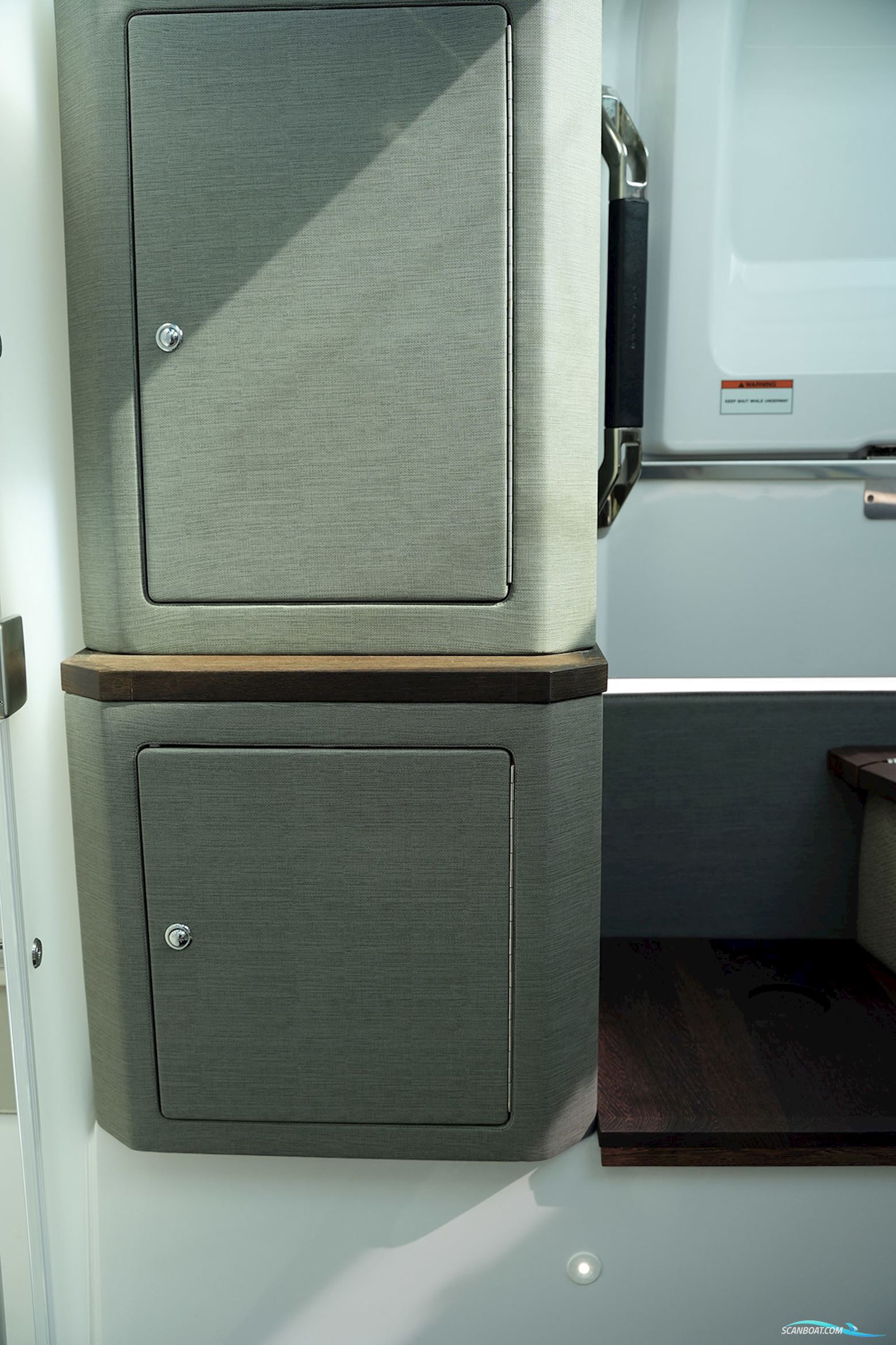 Axopar 37 XC Cross Cabin