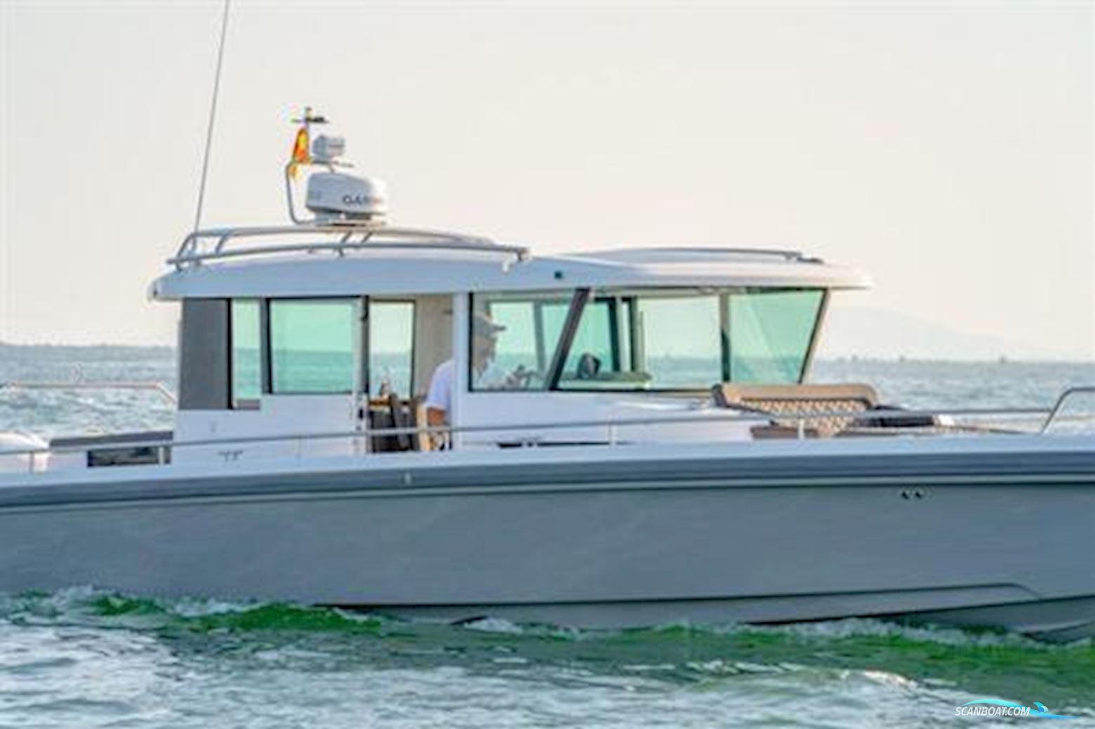 Axopar 37 XC Cross Cabin