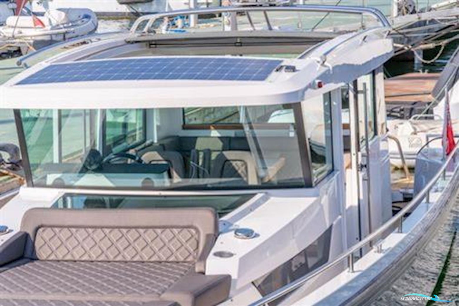 Axopar 37 XC Cross Cabin