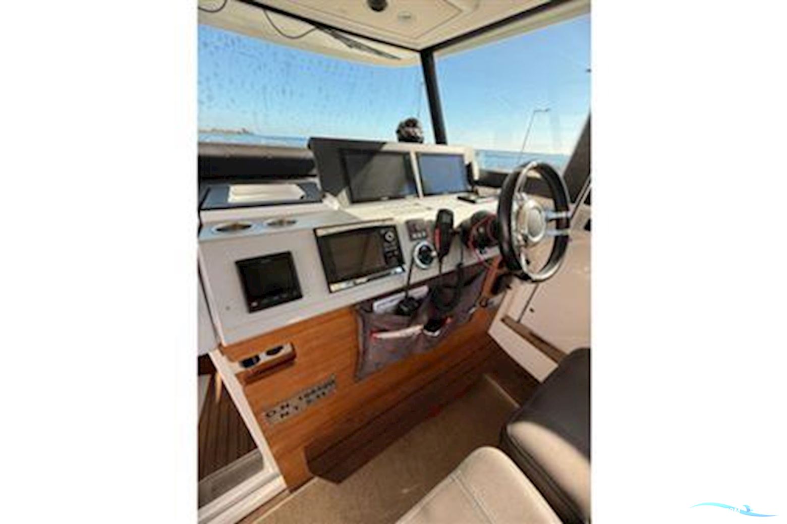 Axopar 37 XC Cross Cabin