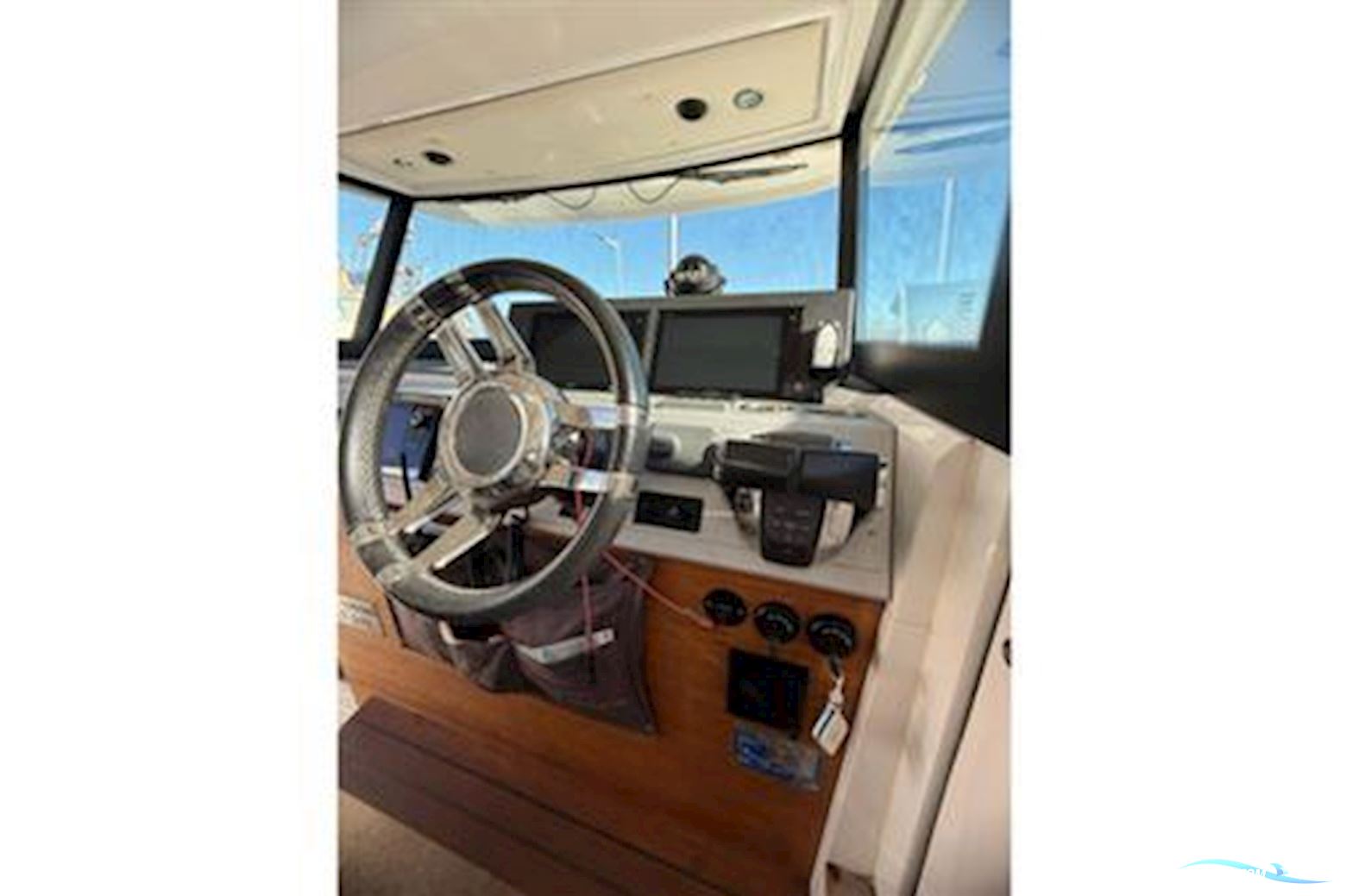 Axopar 37 XC Cross Cabin