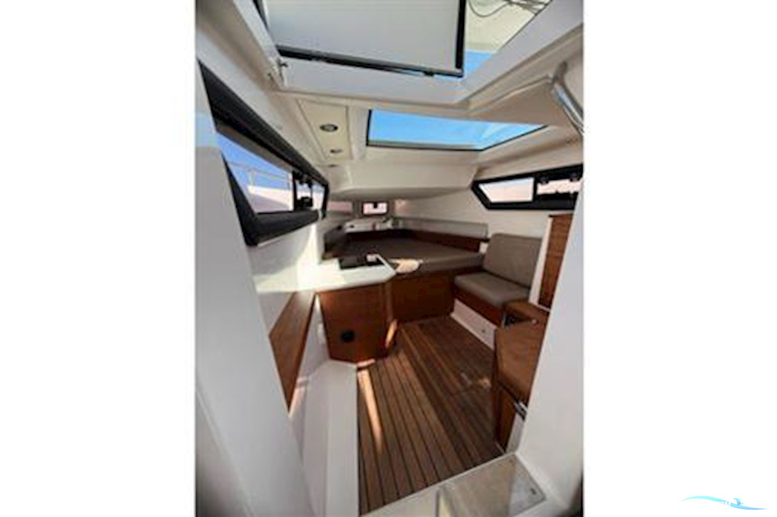 Axopar 37 XC Cross Cabin
