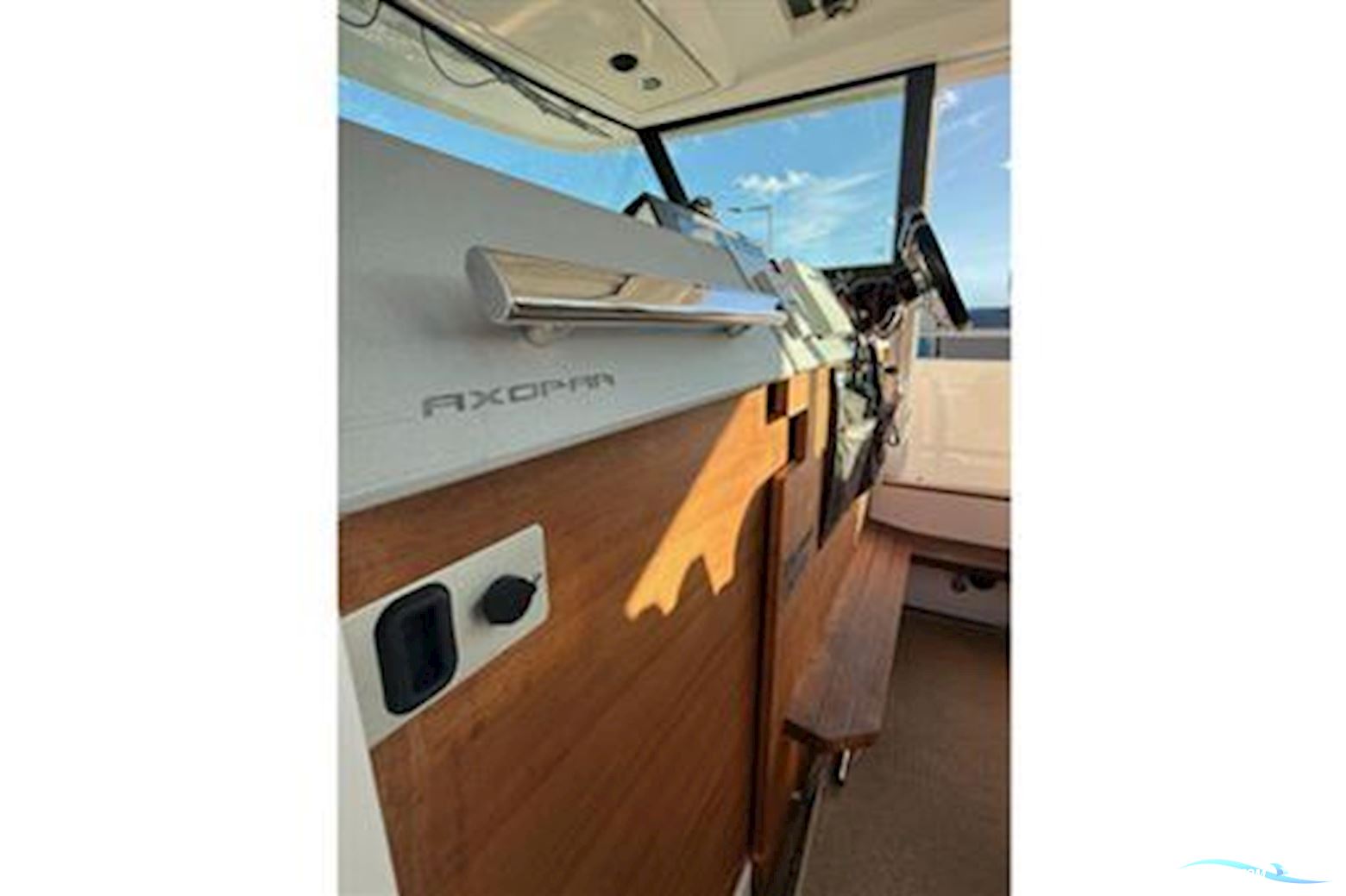 Axopar 37 XC Cross Cabin
