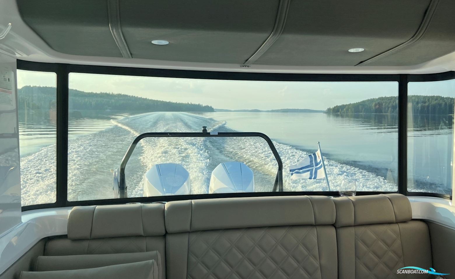 Axopar 37 XC Cross Cabin