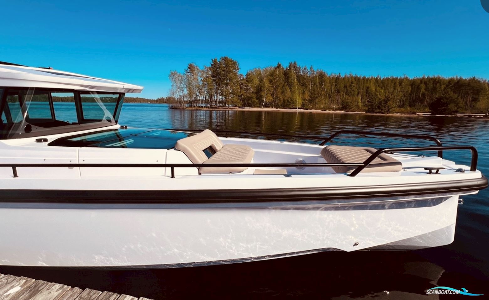 Axopar 37 XC Cross Cabin