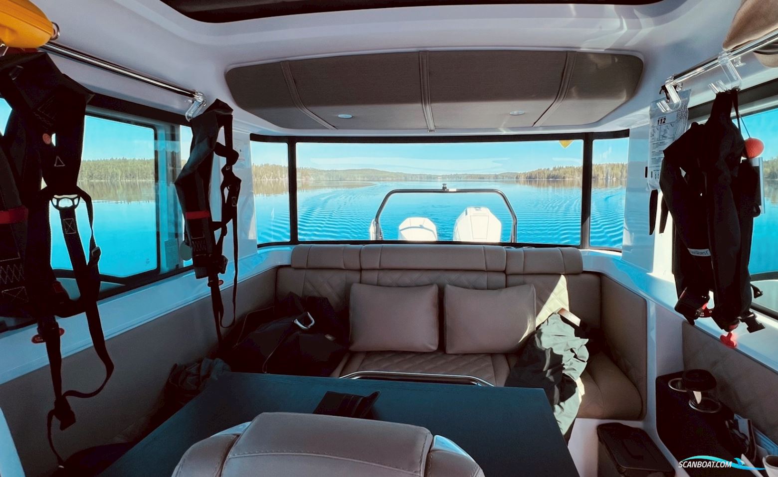 Axopar 37 XC Cross Cabin