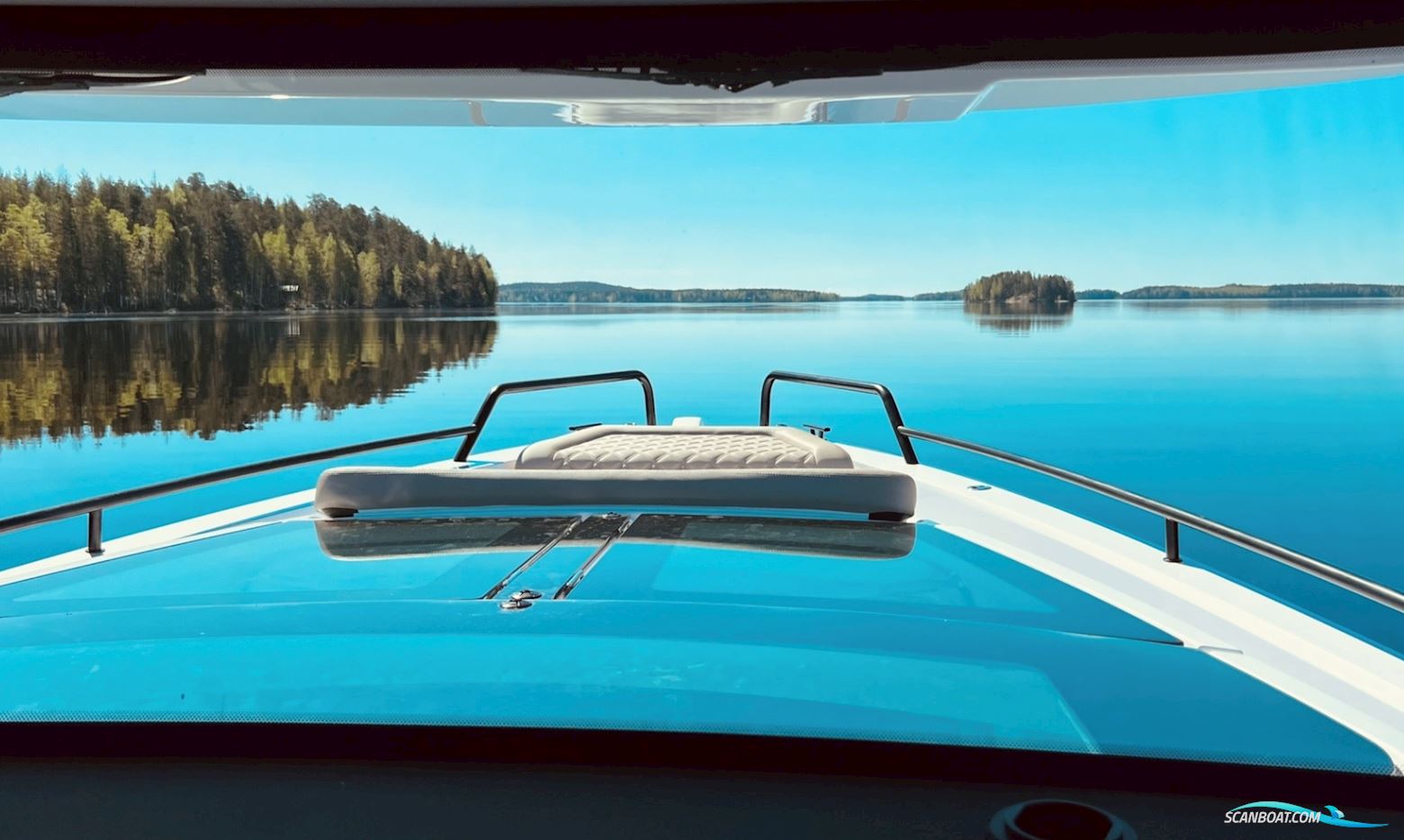 Axopar 37 XC Cross Cabin