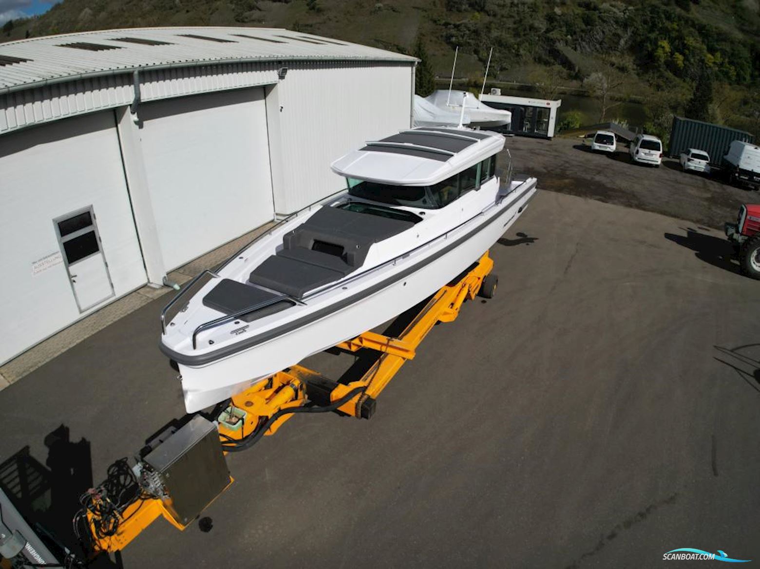 Axopar 37 XC Cross Cabin