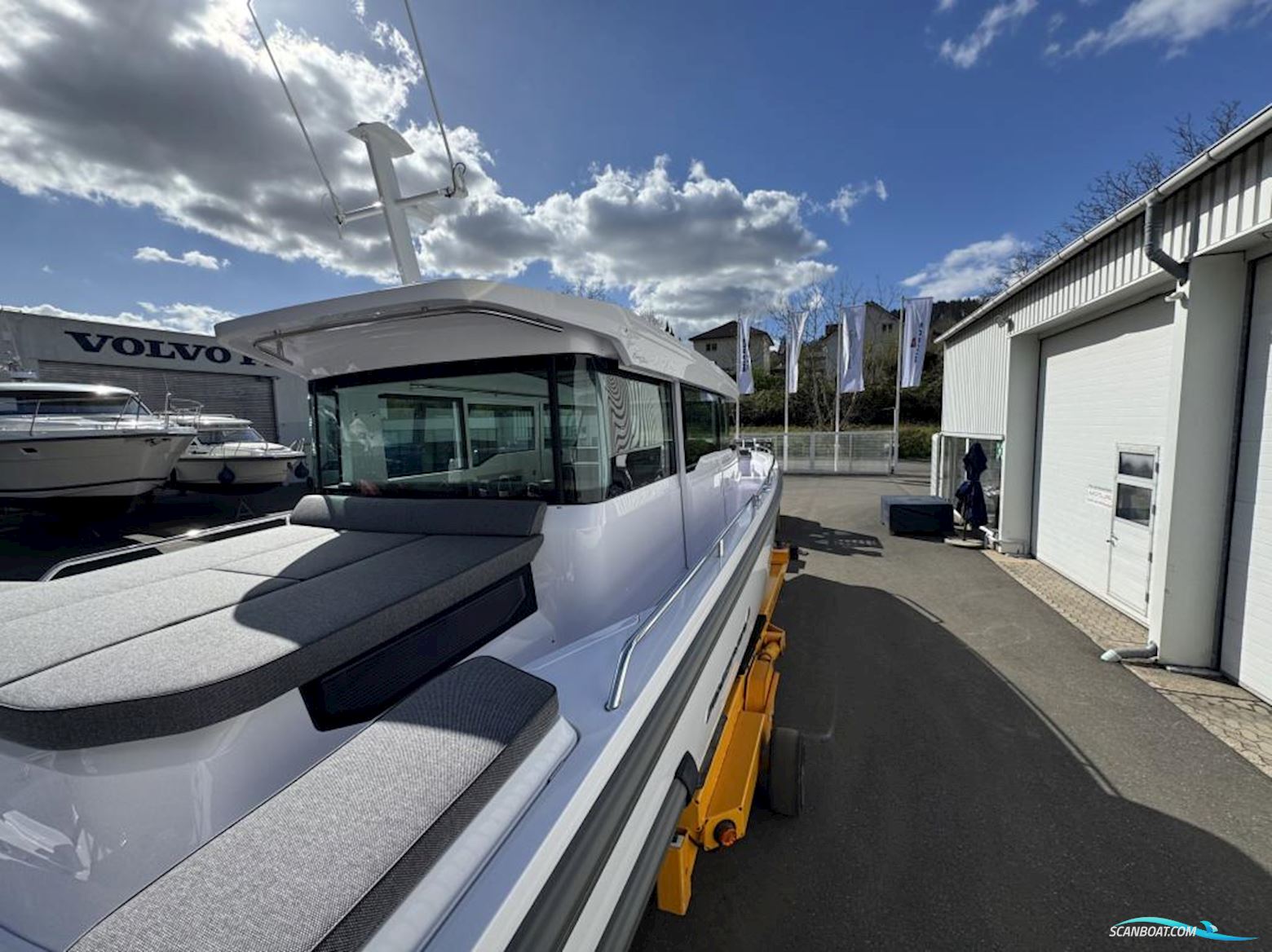 Axopar 37 XC Cross Cabin