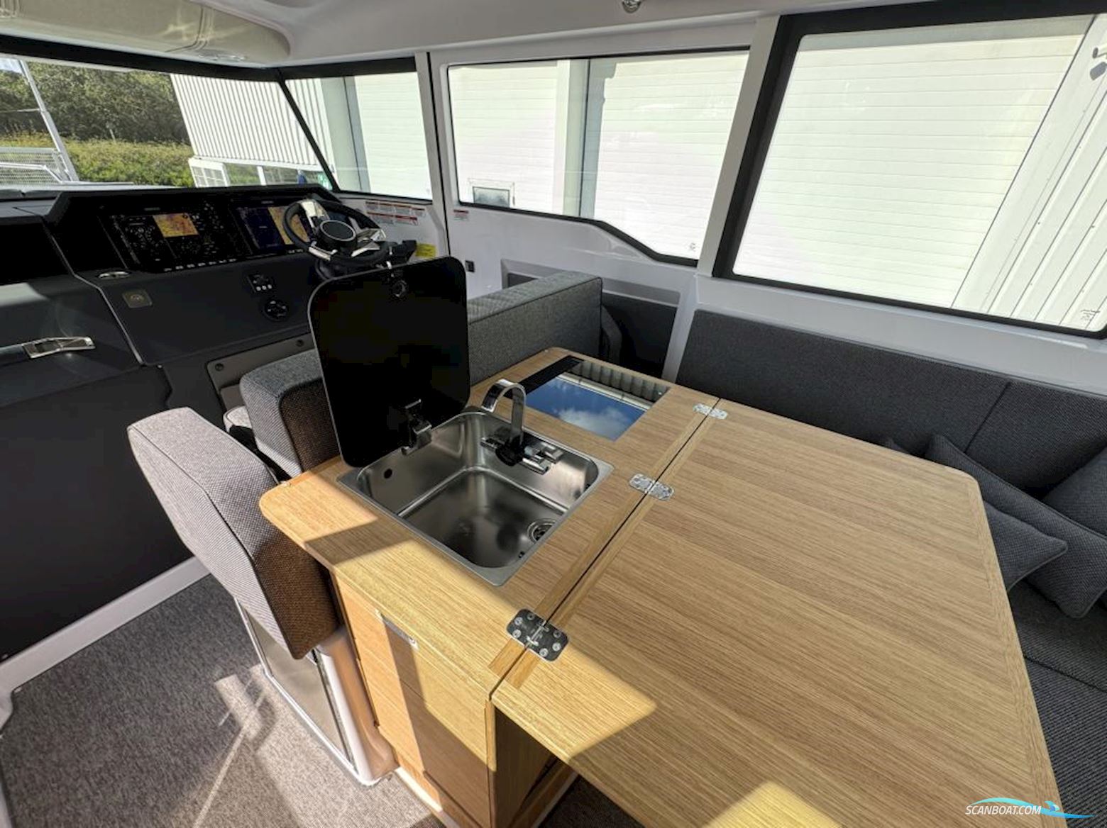 Axopar 37 XC Cross Cabin